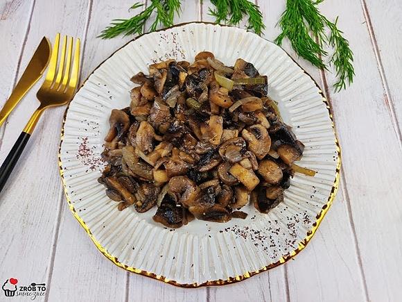 Pieczarki duszone z cebulą