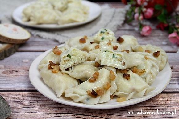 Pierogi ruskie z czosnkiem niedźwiedzim