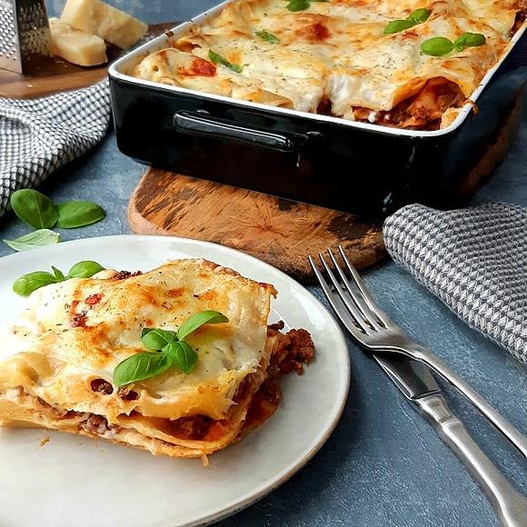 Lasagne z sosem mięsnopomidorowym