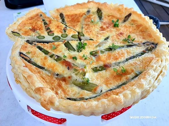 Tarta ze szparagami na francuskim cieście