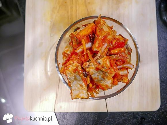 Śledzie w sosie salsa