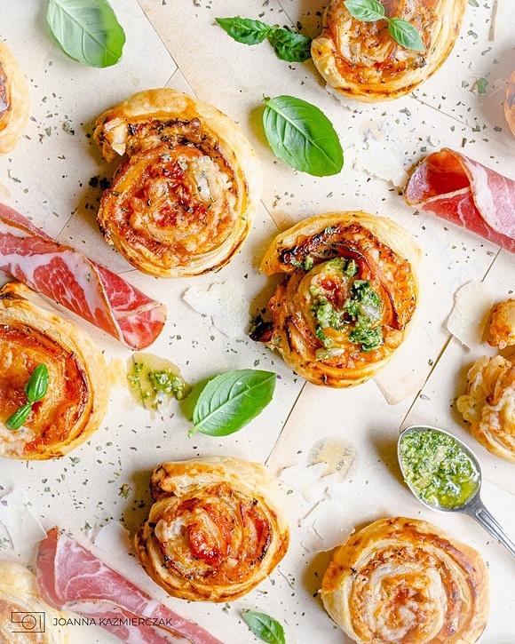 Ślimaki z ciasta francuskiego pizzerinki