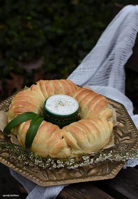 Ciasto wełniane z czosnkiem niedźwiedzim