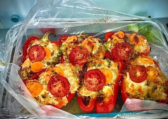 Faszerowana papryka z kaszą bulgur i kurczakiem