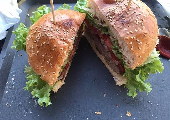 Domowy burger z wołowiny