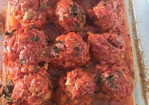 Pieczone pulpeciki z marchewką w sosie pomidorowym
