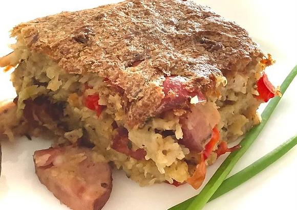 Babka ziemniaczana z wędzonym boczkiem i papryką