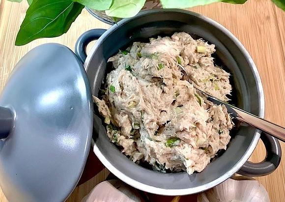 Czosnkowa pasta z makreli
