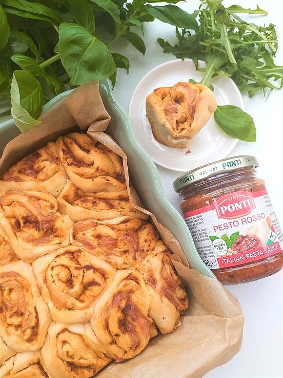 Bułeczki drożdżowe z pesto