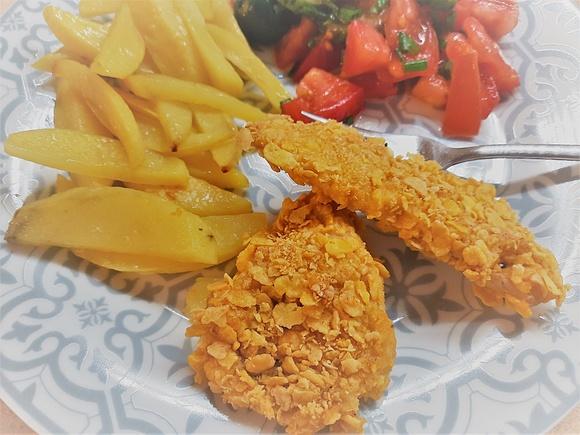 Pieczone nuggetsy z kurczaka w płatkach kukurydzianych