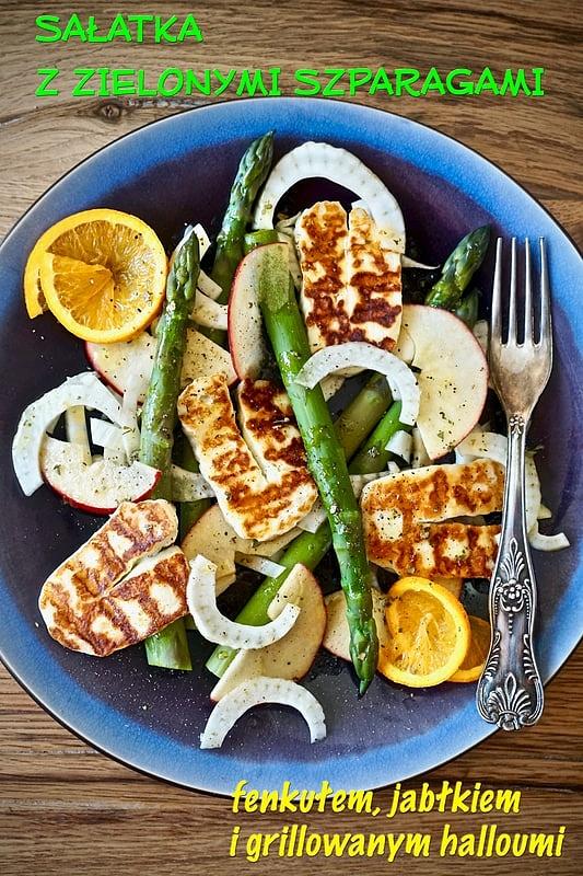 Sałatka z zielonymi szparagami fenkułem jabłkiem i grillowanym halloumi