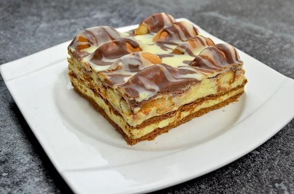 Ciasto góra lodowa bez pieczenia na herbatnikach z masą budyniową