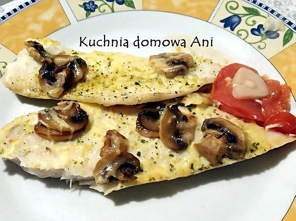 Ryba z pieczarkami zapiekana na pomidorach