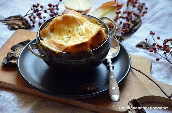 Językiem po mapie - zupa cebulowa z grzybami