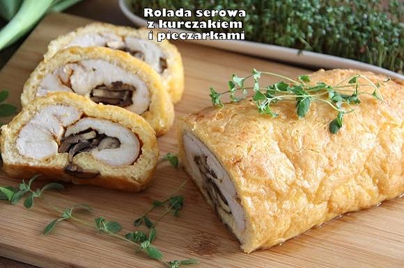 Rolada serowa z kurczakiem i pieczarkami
