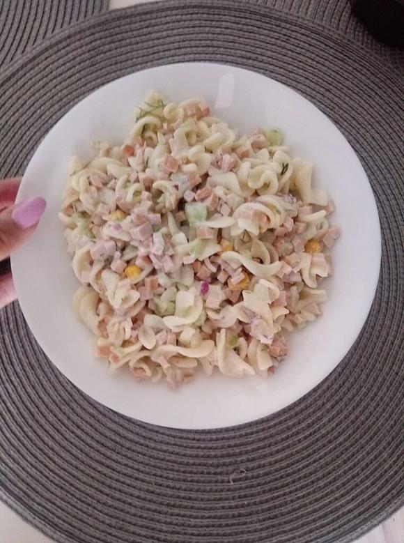 Sałatka makaronowa - lekki przepis na pyszną sałatkę