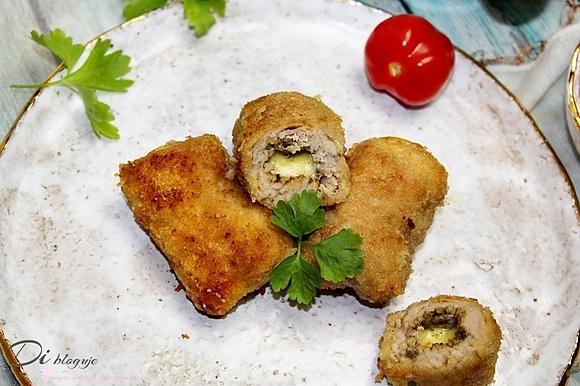 Roladki z polędwicy wieprzowej z żółtym serem