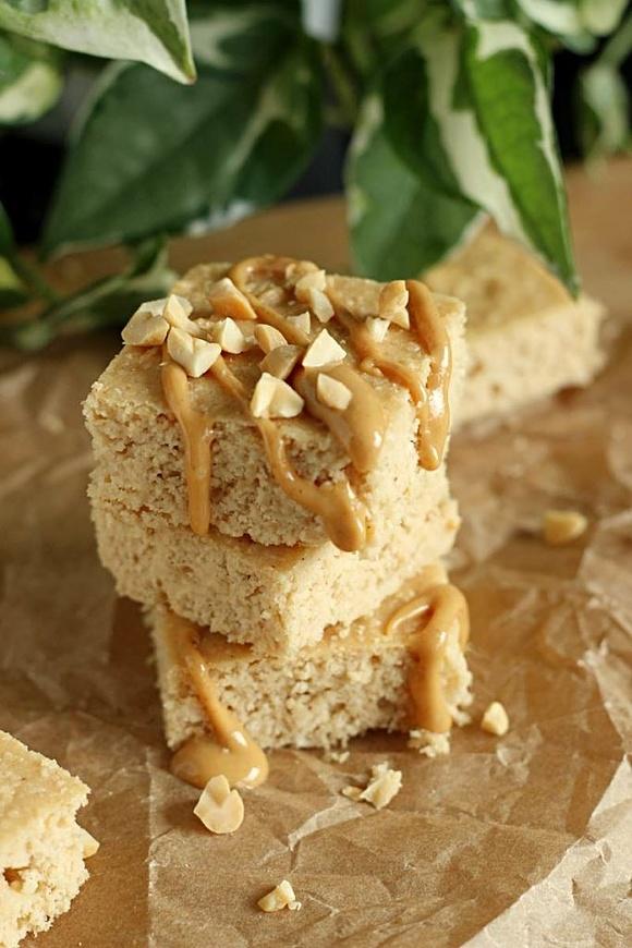Keto blondie bezglutenowe z orzechów
