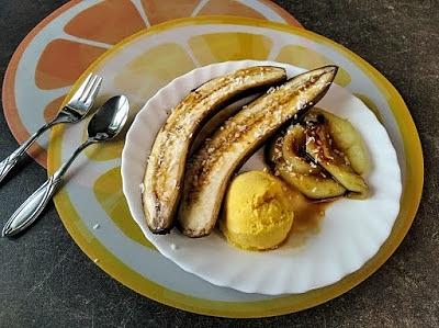 Grillowane owoce z lodami
