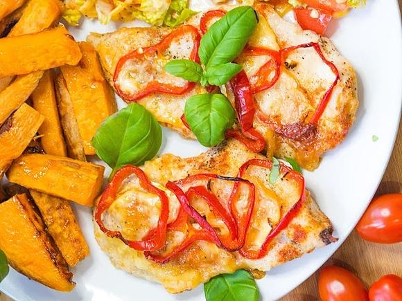Filety pieczone z serem camembert i papryką