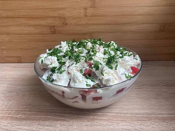 Pomidory w sosie czosnkowym z serem feta