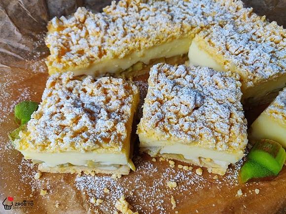 Kruche ciasto z budyniem i rabarbarem