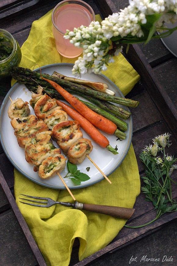 Szaszłyki drobiowe z pesto z czosnku niedźwiedziego