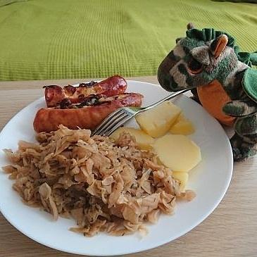 Młoda kapusta z koperkiem