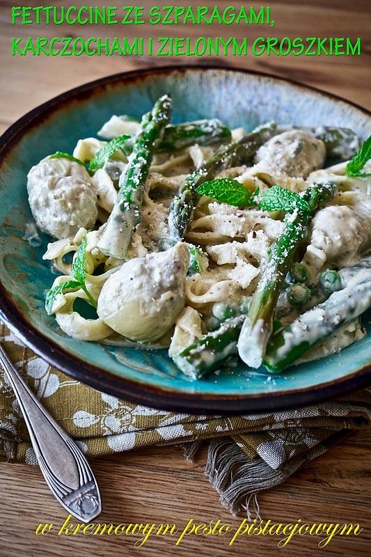 Fettuccine ze szparagami karczochami i groszkiem w pesto pistacjowym