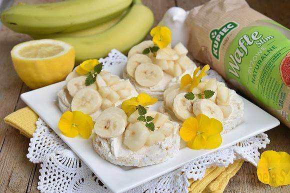 Wafle z serkiem mascarpone i owocami