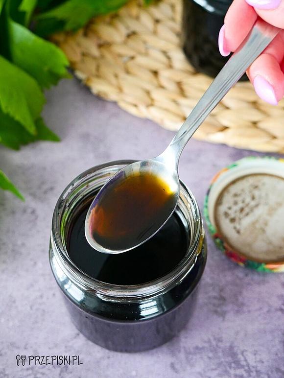 Orzechówka – syrop z zielonych orzechów