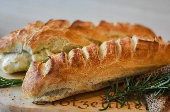 Zapiekanki z parówką i pieczarkami domowe