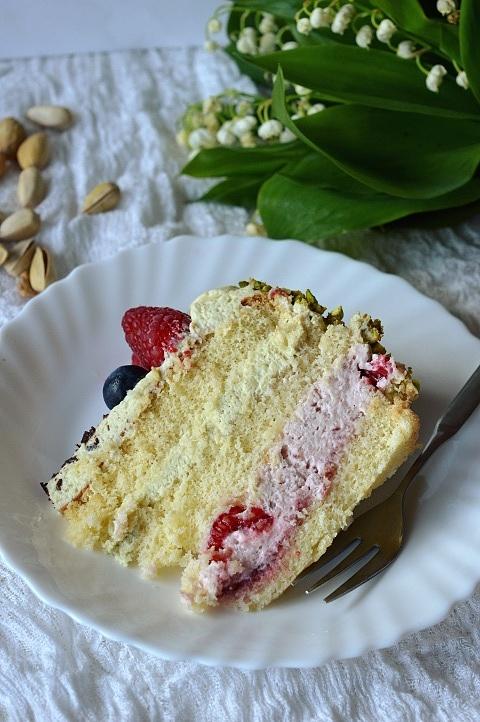 Tort malinowo-pistacjowy