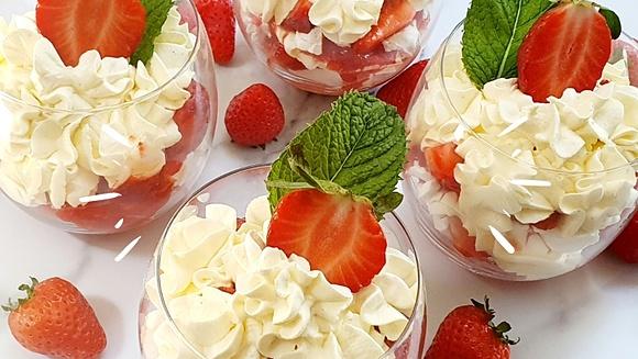 Deser z truskawkami Eton mess