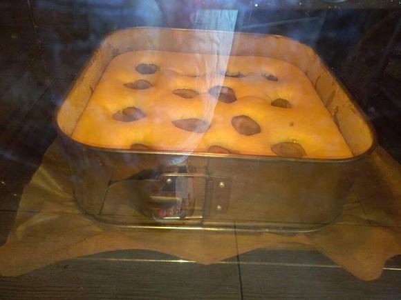 Ucierane ciasto z owocami