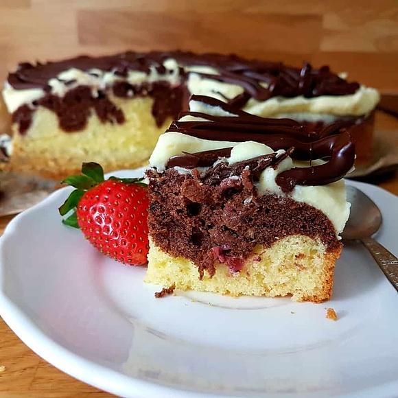Ciasto fale Dunaju z truskawkami