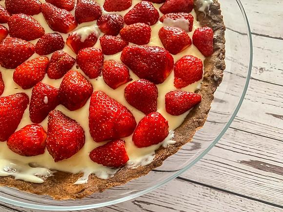 Tarta z budyniem i truskawkami
