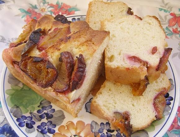 Łatwe ciasto drożdżowe ze śliwkami