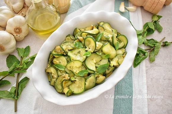 Marynowana cukinia w oleju i ziołach