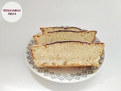 Sernik bananowy z polewą z białej czekolady