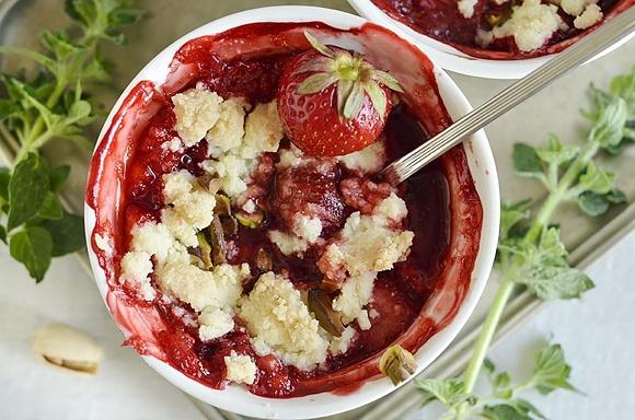 Truskawki pieczone z kruszonką (crumble) - dwa przepisy