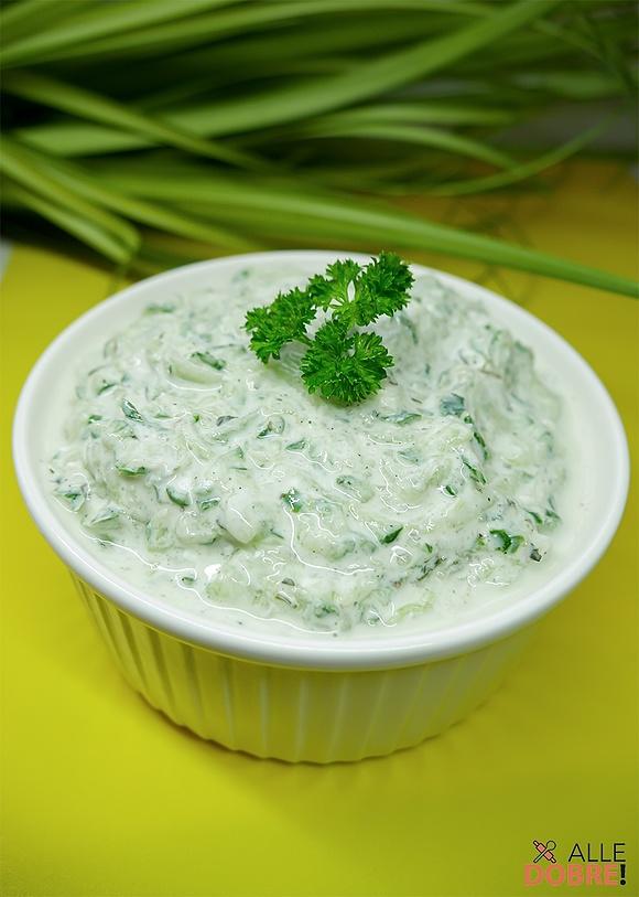 Sos tzatziki przepis na domowy sos z jogurtu i ogórka