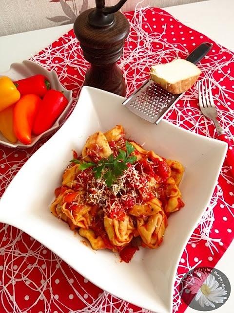 Tortellini z sosem warzywno-pomidorowym