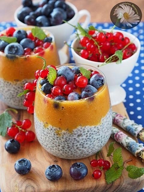 Pudding z chia i owocami