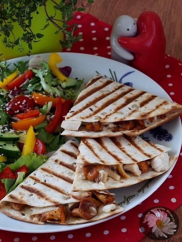 Quesadilla z kurczakiem i kurkami