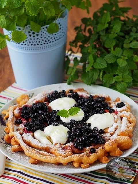 Funnel cake – ciasto lane na naleśniki smażone na głębokim tłuszczu