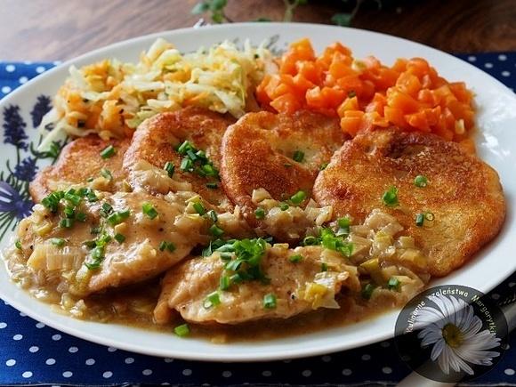 Polędwiczki z indyka w sosie porowym z musztardą, miodem i estragonem