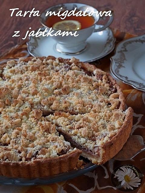 Tarta migdałowa z jabłkami i marcepanem