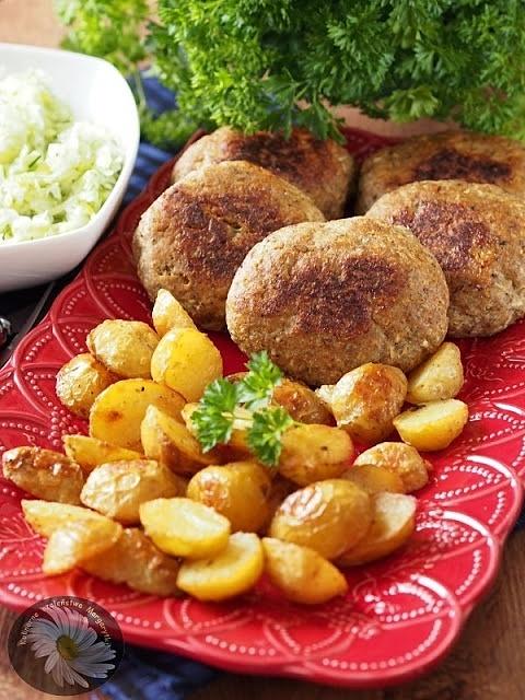 Kotlety mielone z jabłkami i majerankiem z piekarnika