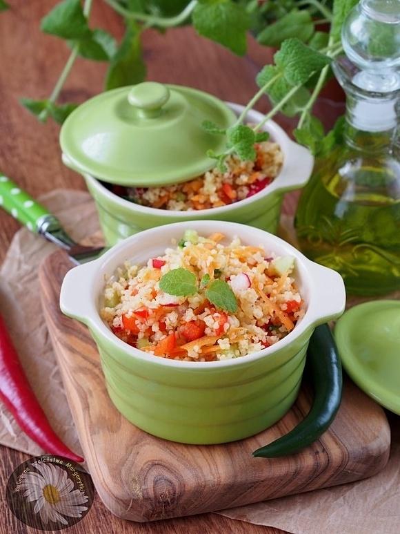 Sałatka z kaszy bulgur i warzyw